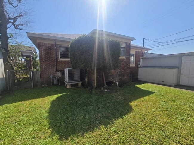 Building Photo - 3828 Ave S