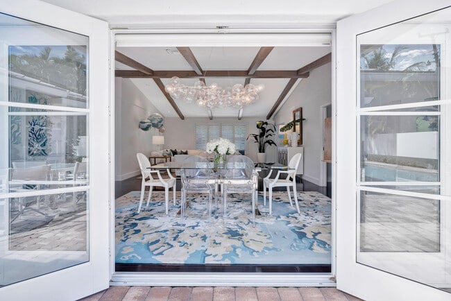 Building Photo - 136 Worth Ct S