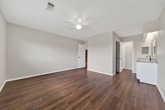 Building Photo - 9906 Rocky Hollow Rd