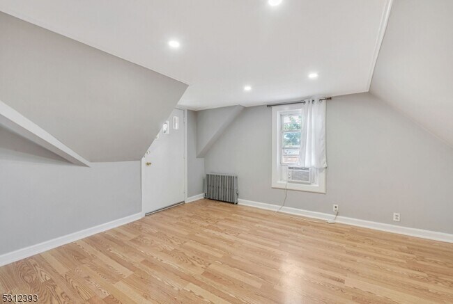 Building Photo - 182 Belleville Ave