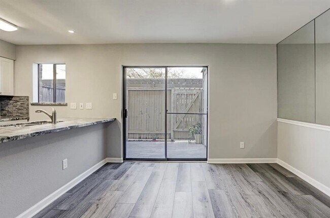 Building Photo - 2120 Wilcrest Dr