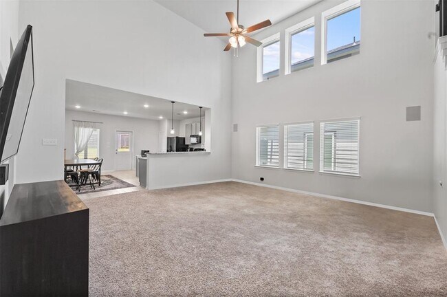 Building Photo - 5872 Strawflower Ln