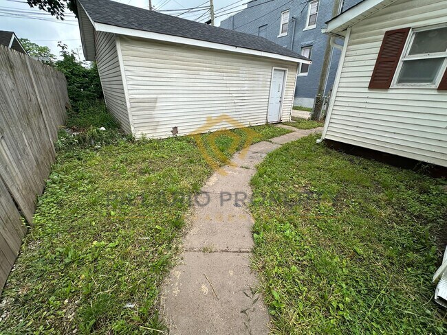 Building Photo - 16 N Addison St