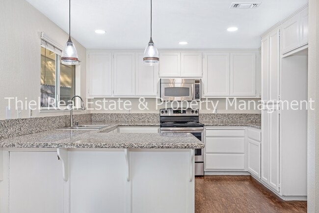 Building Photo - 2277 Knollwood Dr