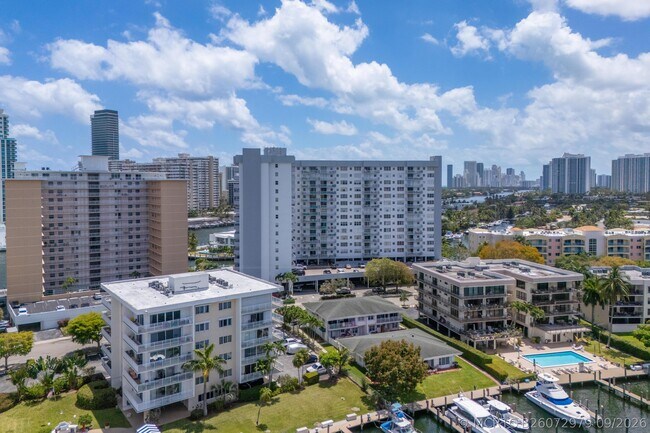 Building Photo - 137 Golden Isles Dr