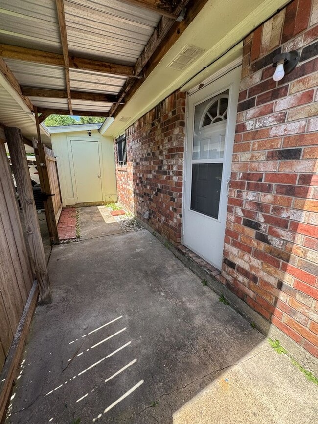 Building Photo - 6235 Bedford Dr