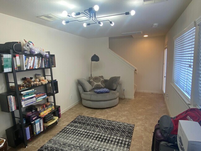 Building Photo - 3209 Clearview Cir