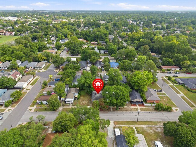 Building Photo - Updated 3-Bedroom Home with Modern Comforts Near Downtown Wilmington