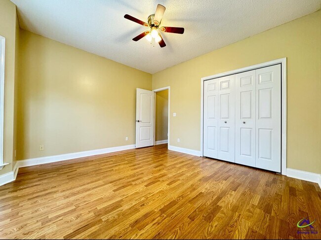 Building Photo - 701 Victoria Cir