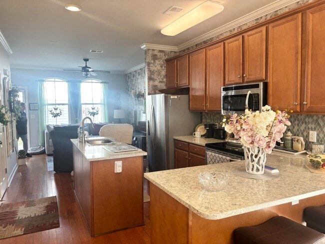 Building Photo - 3792 Alexandria Ave