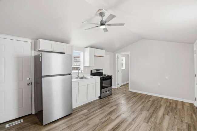 Building Photo - 22600 Middlebelt Rd