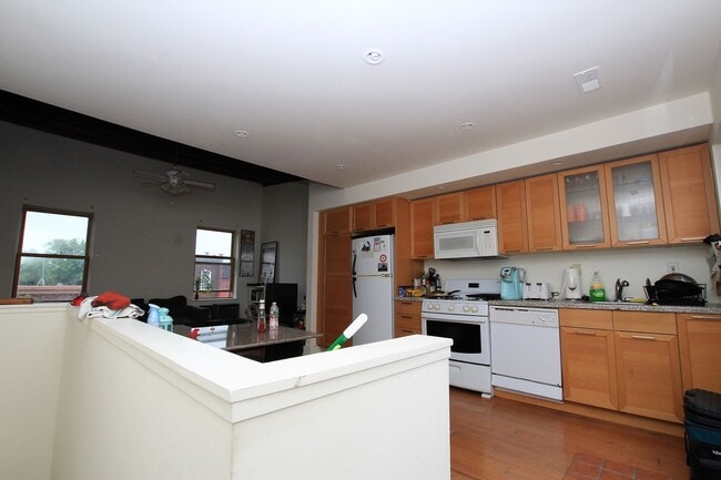 Building Photo - SPacious 2bd 2bath unit with backyard available in brewerytown