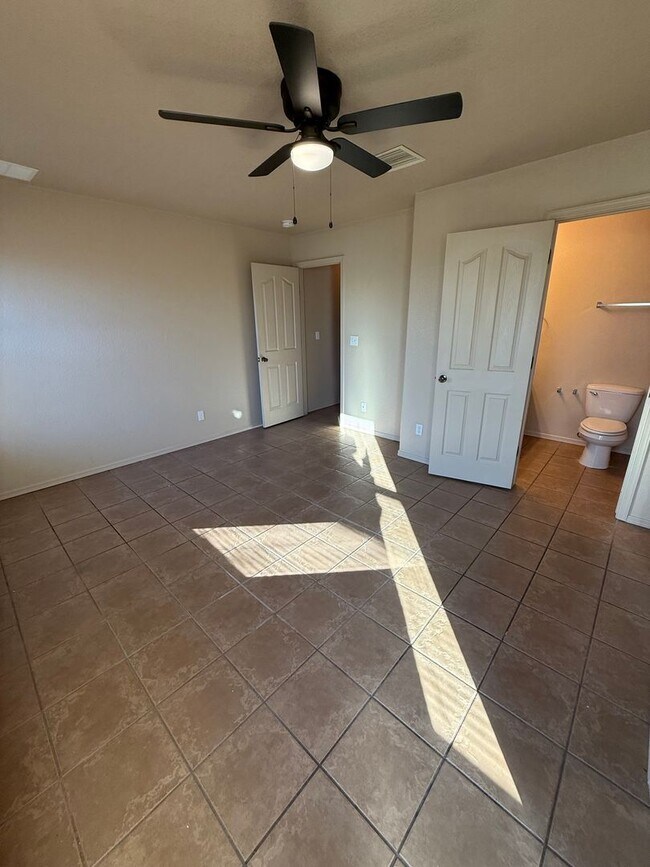 Building Photo - 4 Bedroom, 2 Bathroom House Available Now!