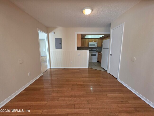 Building Photo - 1603 Challenger Ct W