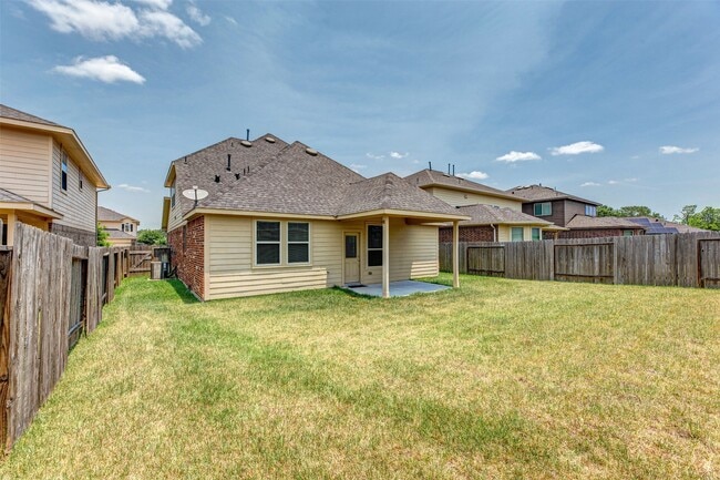 Building Photo - 16915 Sedum Grn