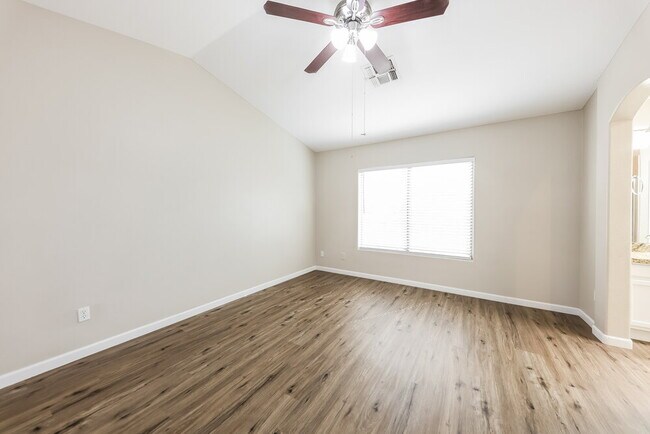 Building Photo - 8557 W Voltaire Ave