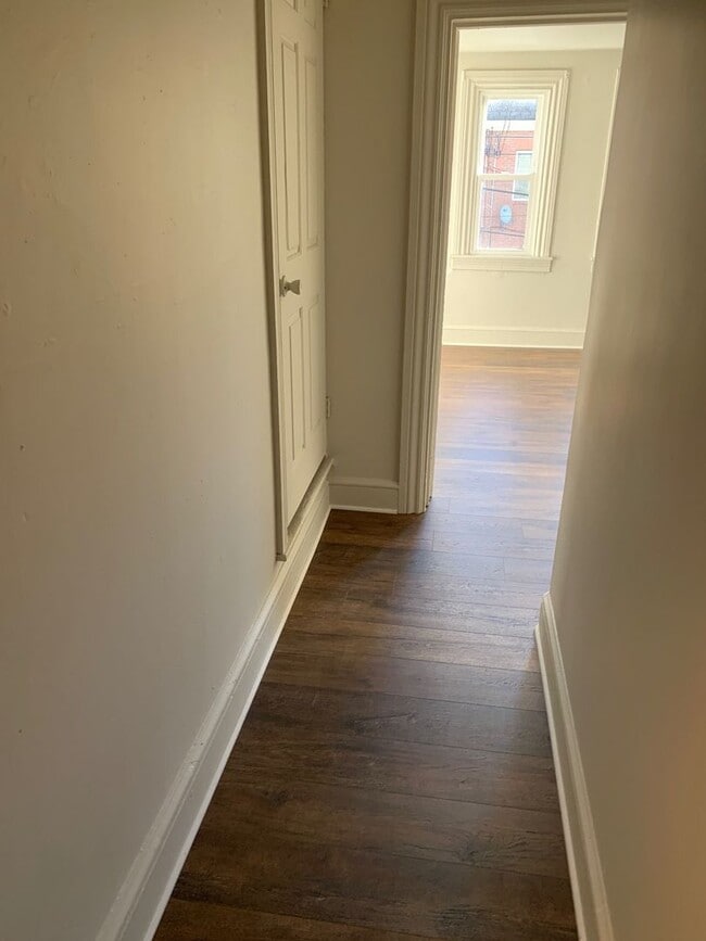 Building Photo - Spacious 2 Bedroom, 1 Bathroom with Bonus ...
