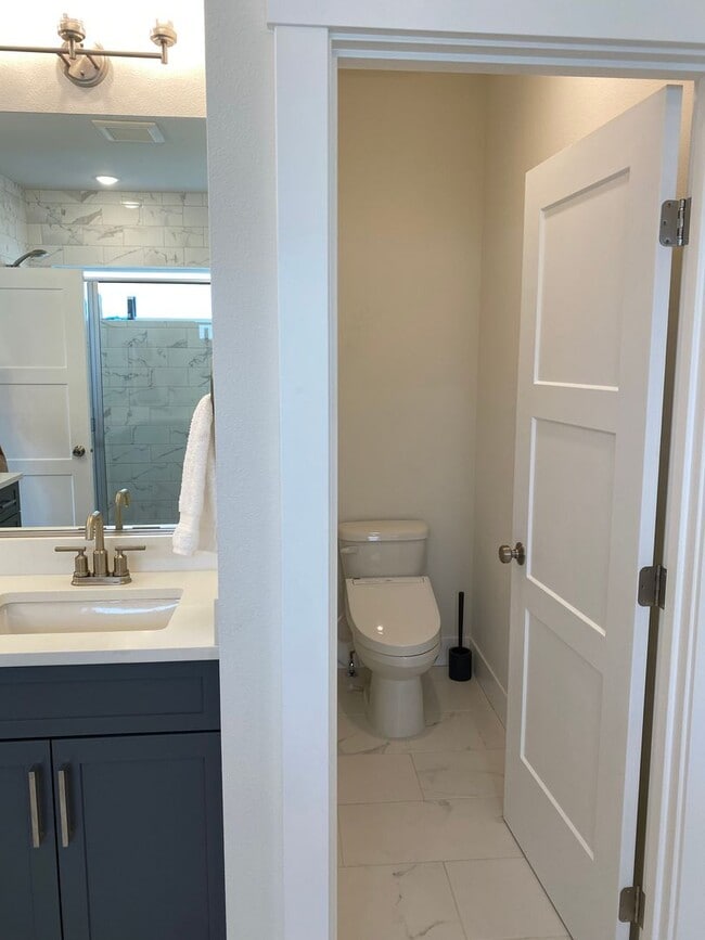 Building Photo - 5466 Sandhill Lp