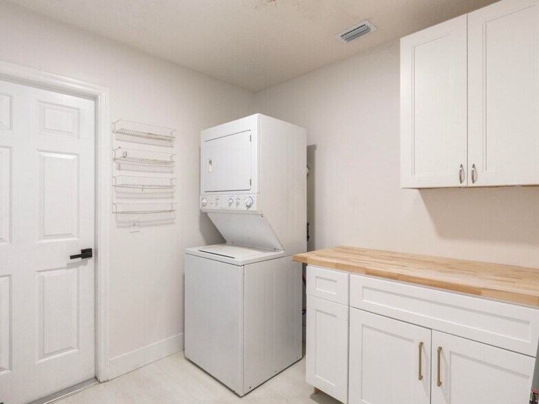 Building Photo - 1123 Hollow Oak Ct