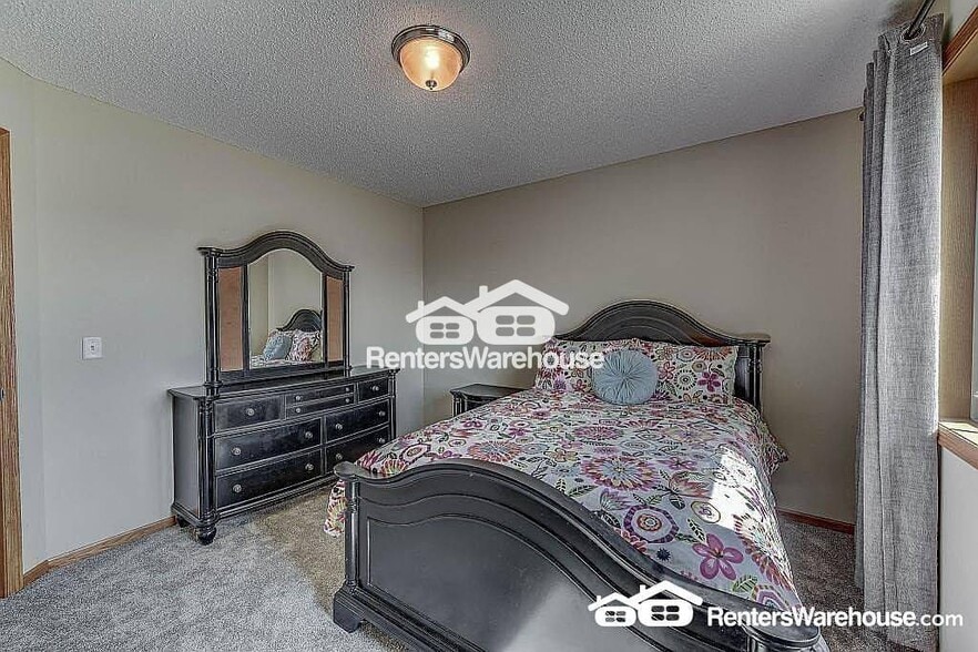 Building Photo - 8868 Whispering Oaks Trail