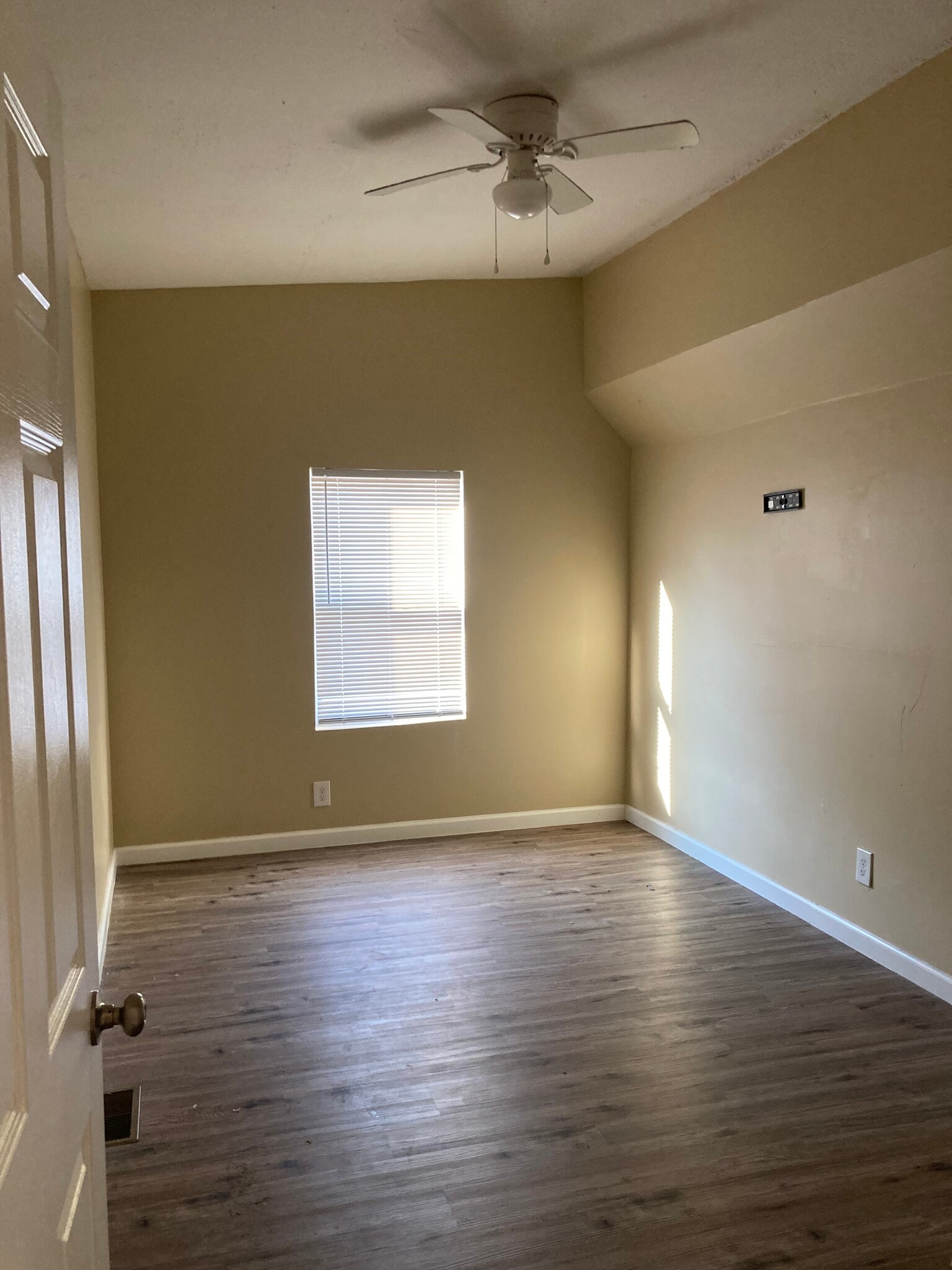 Building Photo - 300 Glade Springs Rd