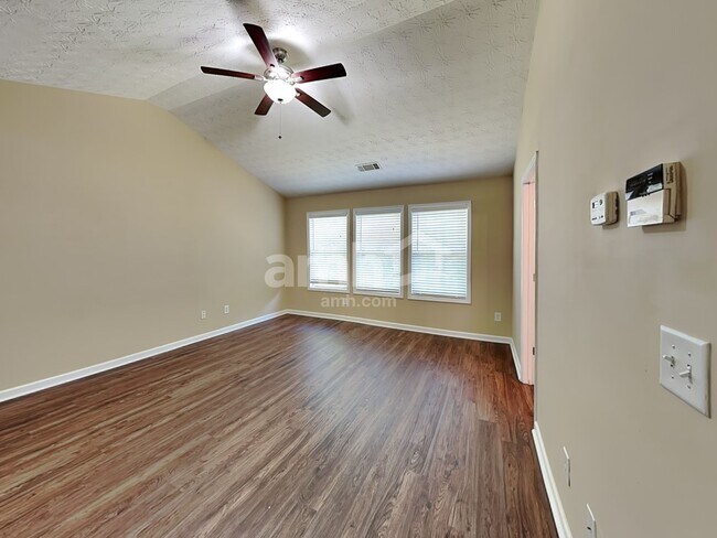 Building Photo - 6165 Ambercrest Ct
