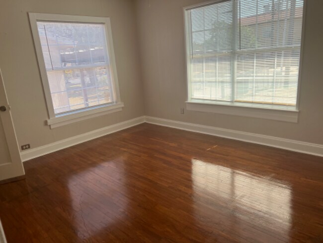 Building Photo - 111 S Audubon Dr