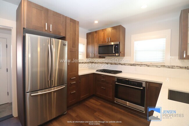 Building Photo - 2BR/1BA HOUSE w/ DRIVEWAY + GARAGE, WASHER...