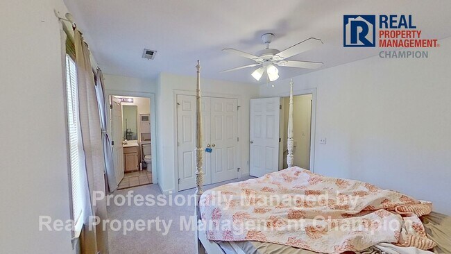 Building Photo - Adorable 2 BD Townhome with Private Patio