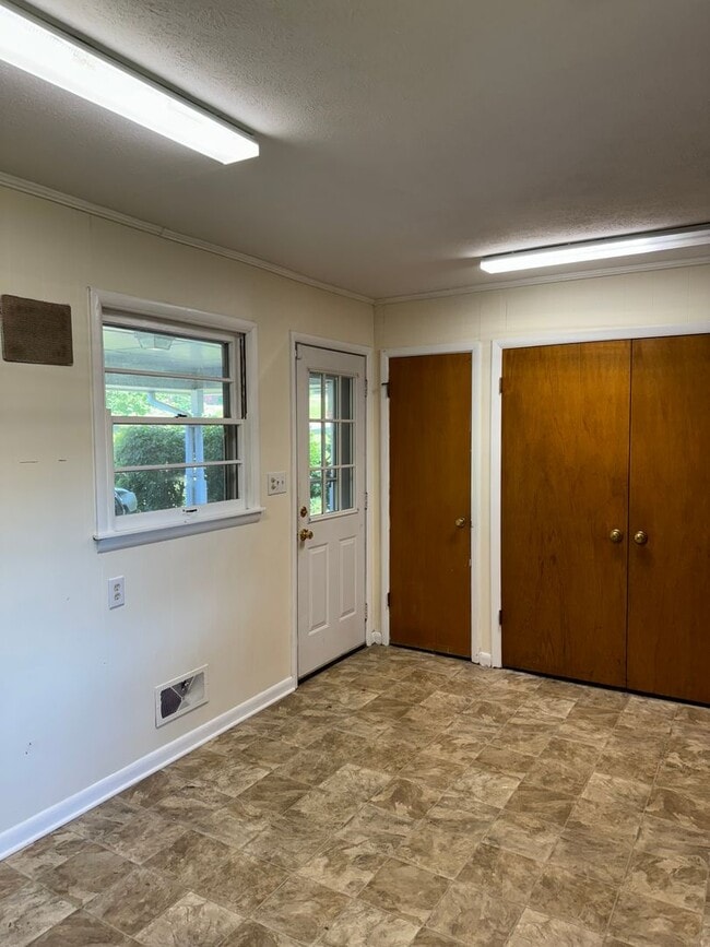 Building Photo - 901 4th Ave NE