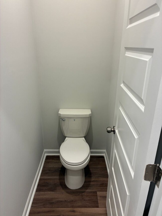 Building Photo - W2045