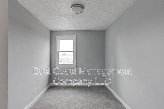 Building Photo - 4909 Edgemere Ave