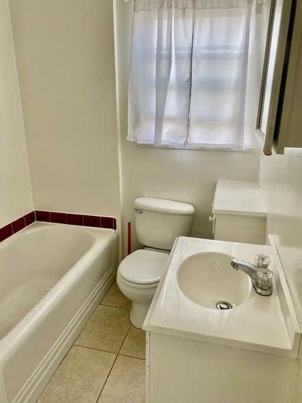 bathroom - 1044 N Crescent Heights Blvd