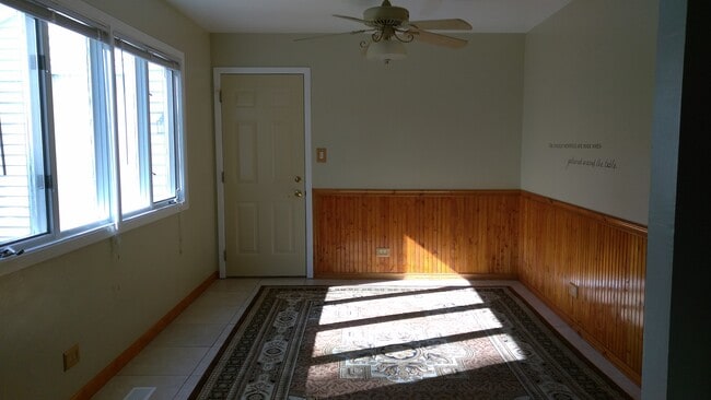 Building Photo - 207 Aspen Dr