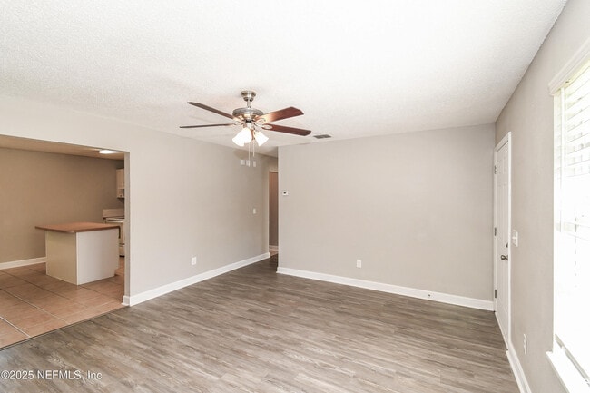 Building Photo - 1533 Raven Dr S