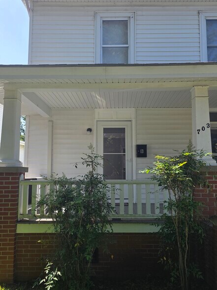 Building Photo - 703 1st St