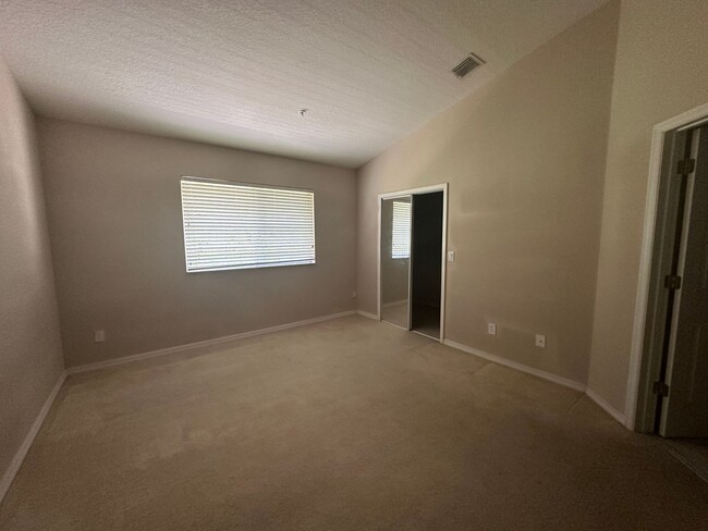 Building Photo - SPACIOUS 3 BEDS TOWNHOUSE CLOSE TO DOWNTOWN!!