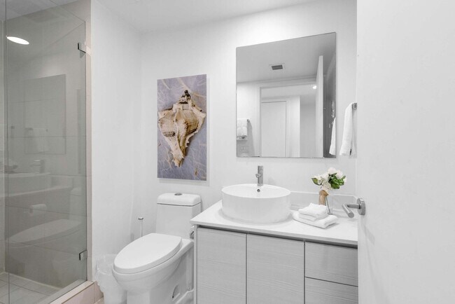 Building Photo - 2602 E Hallandale Beach Blvd