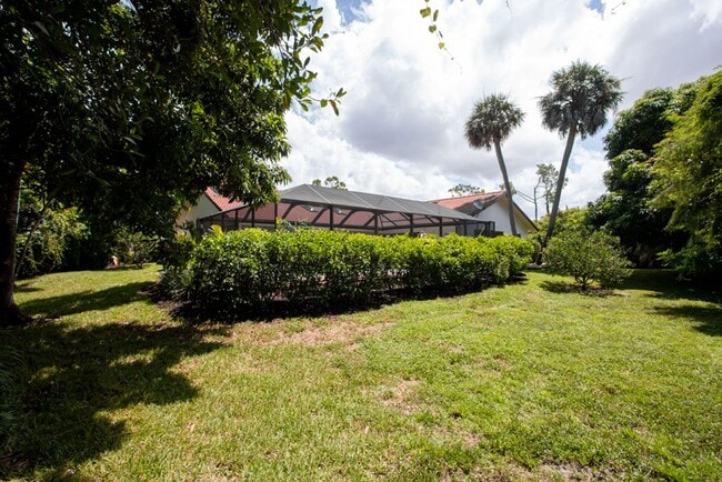 Building Photo - Newly Renovated 3 Bedroom Pool Home in Des...