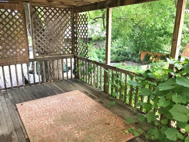 Building Photo - Awesome 4BD/3BA in prime Uptown! Remodeled w/ HGTV! Avail. May 1st!