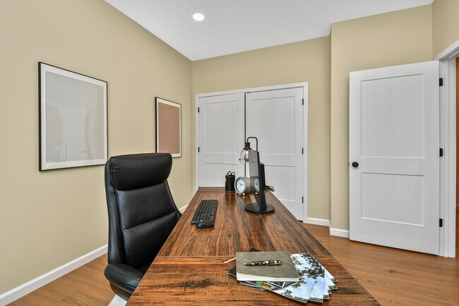 Building Photo - 1220 E Pacific St