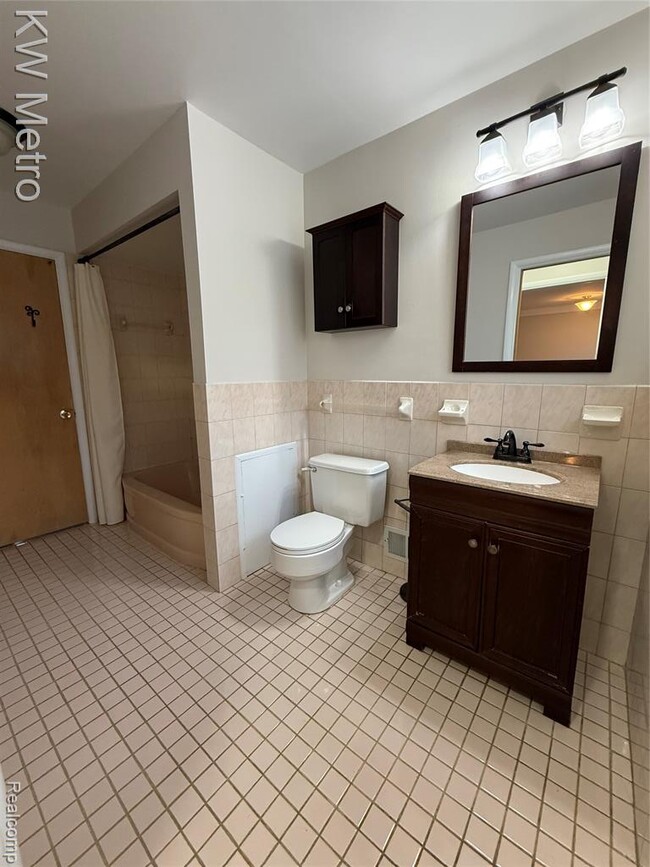 Building Photo - 1204 Montrose Ave