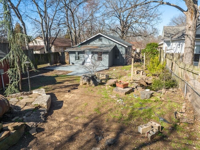 Building Photo - Freshly Updated 3 Bedroom Home