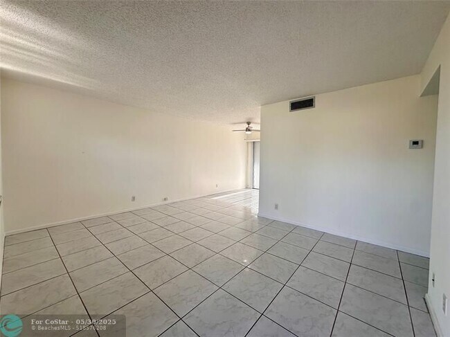 Building Photo - 4263 Oak Terrace Dr