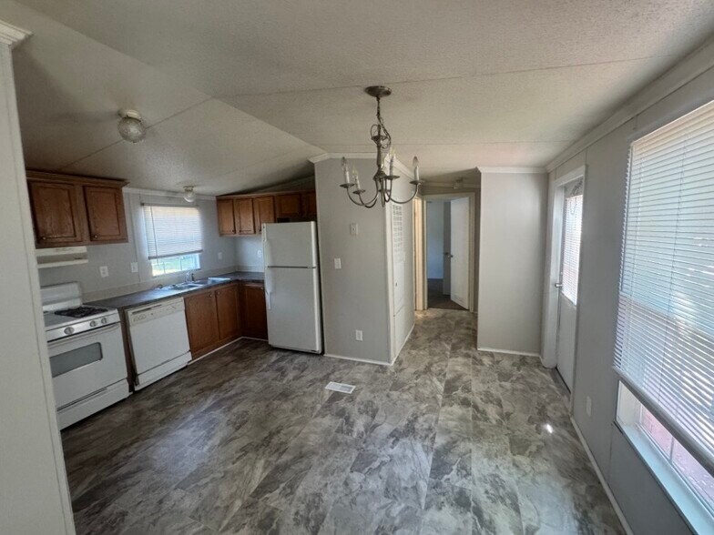 Building Photo - 4085 Midway Rd