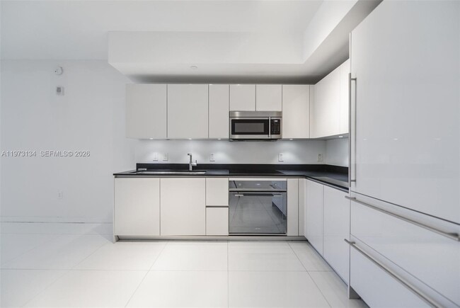 Building Photo - 1010 Brickell Ave