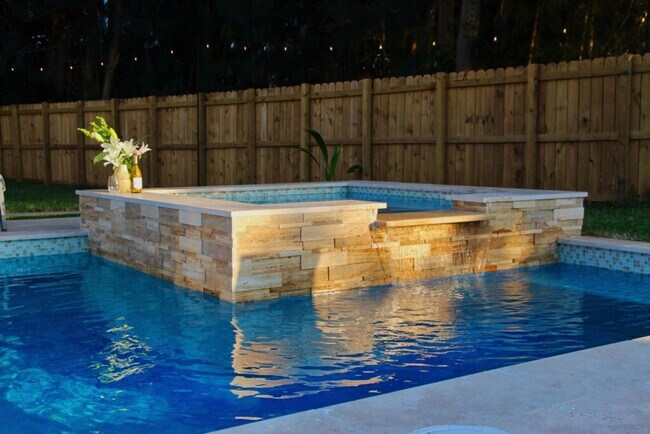 Building Photo - 1814 NW 14th Ave