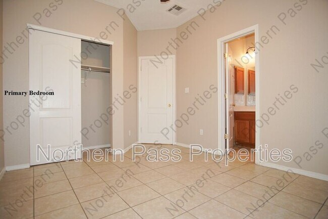 Building Photo - 3900 Kemp Ave