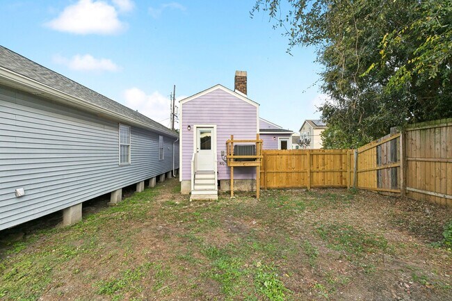 Building Photo - 2318 St Andrew St