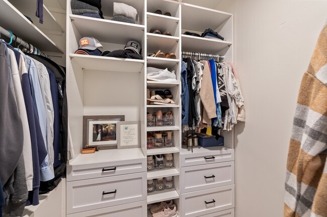 Building Photo - 105 Silverado Trail